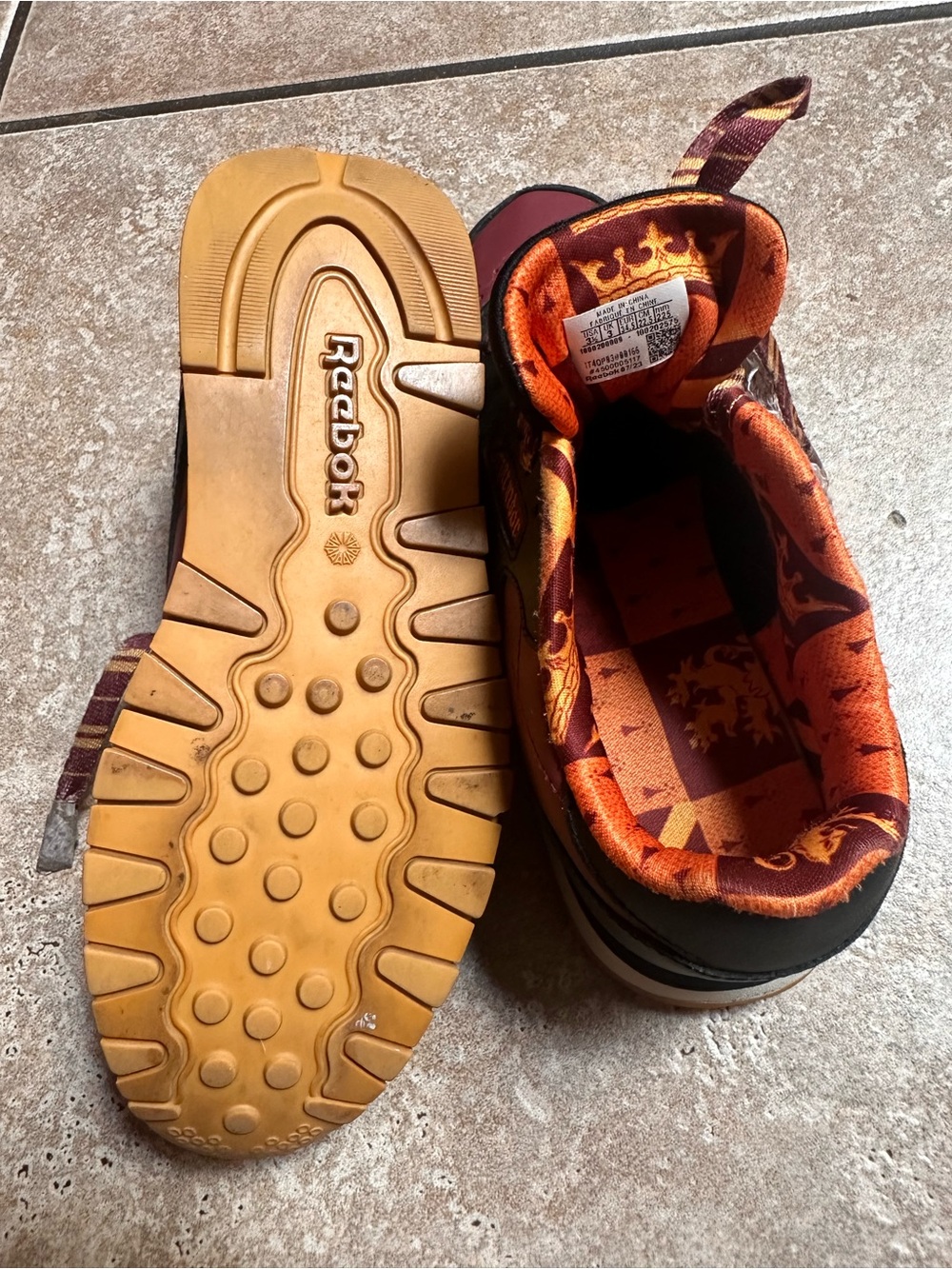 Limited edition Harry Potter Gryffindor Reebok sneakers for boys size 3.5 - Picture 4 of 5